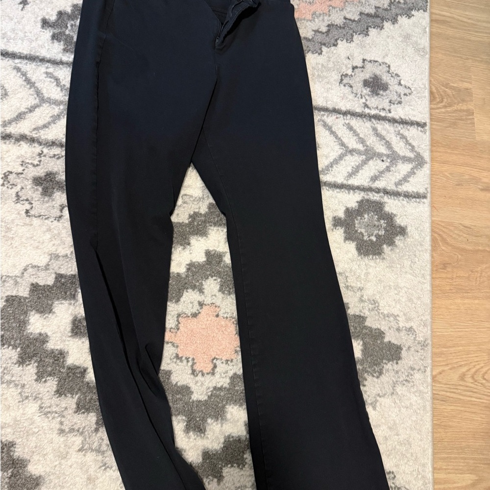 Old Navy High-Rise Pixie Flare Pants in Black